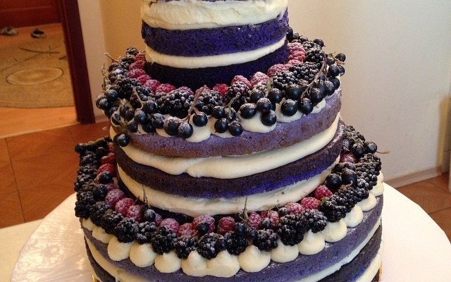 Warning: 10 Wedding Cakes That Are Utterly "Naked"