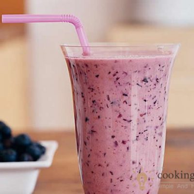 Healthy Blueberry-Banana Smoothie